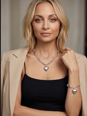 28. House of Harlow Brass heart pendant set